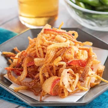一度は食べておくべし！「カニカマ」を使った人気レシピ3選｜カリカリおつまみから、簡単ピラフまで！