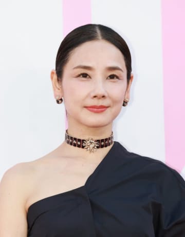 吉田羊、「猫の帯」の着物姿でロンドン映画祭に登場。映画『遠い山なみの光』をイメージしたコーデに反響