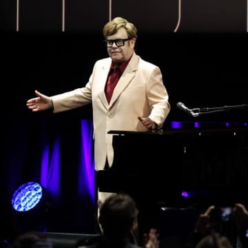 エルトン・ジョンの眼鏡ブランド、巨額の負債が判明