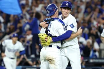 「目にキラーの心構えがある」ロバーツ監督が新守護神・佐々木朗希の“恐るべき進化”を絶賛！「私自身が彼から学んでいる」「初球でストライクを取れば...」