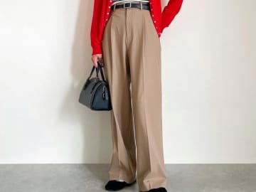 「人気パンツ」に新色が出た！【ユニクロ】コーデに合わせやすい「ベージュボトムス」