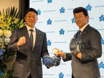 DeNA、新旧監督が一緒に会見　三浦前監督「充実した5年間」、相川新監督「小さいことを積み重ねて強いチームに」