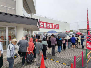 生鮮市場TOP、拡大して大型店に　激戦区で籠原店がリニューアル、スーパー売場面積が3倍以上に膨らむ
