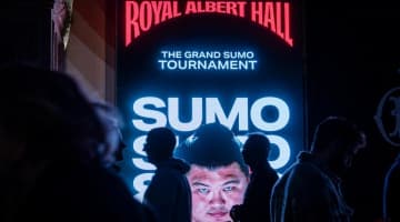 大相撲ロンドン公演、横綱らにサッカーの世界的強豪チームが神対応！元サッカー少年の力士は大興奮