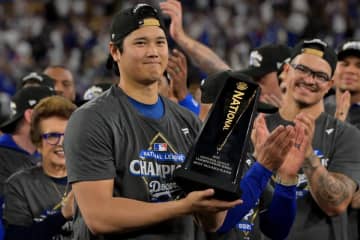 大谷翔平のお願いが詰まったＭＶＰトロフィー　ドジャースクラブハウスのド真ん中に！