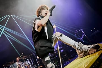 【ライヴレポート】TETSUYA & The Juicy-Bananas × Like-an-Angel、誕生日公演＜THANK YOU＞にヴォーカリストTETSUYAとベーシストtetsuya「音楽漬けの人生を送れているのがすごく幸せ」