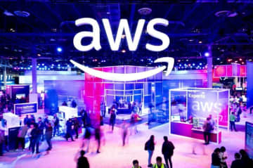 米アマゾンのクラウドサービスで障害、世界中のウェブやアプリが一時使用不能に