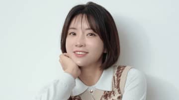「20代前半に見える」元賞金女王、秋らしいカラーのミニスカウェア姿に称賛の声