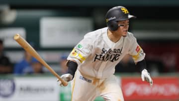 「一番本人が苦しんでた」悩める首位打者・牧原大成のマルチ安打に小久保監督も笑顔　好機つかむ全力疾走など躍動