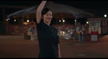 スピッツ「灯を護る」MVに出演している女性は?
