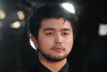 King Gnu井口理、生放送後にビールを堪能する動画が話題「こちらまで幸せな気持ちに」