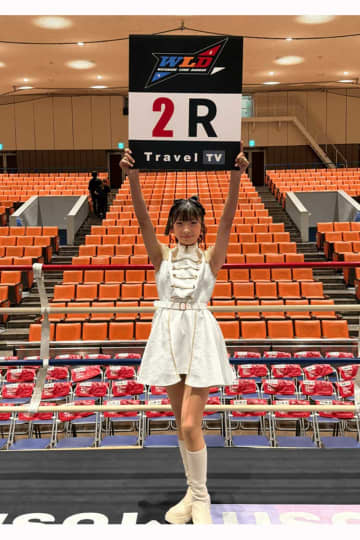現役中学2年生…13歳の史上最年少ラウンドガールにネット沸騰「マジでかわいい」「試合に集中できん」