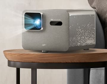 狭い部屋でも使える BenQの4Kホームプロジェクター「TK705STi」「TK705i」 Google TV OS搭載でどんなコンテンツもこれ一台