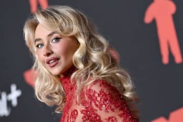「それは牢屋行き」米歌手の日本風パフォーマンスの問題をリナ・サワヤマが指摘「文化に敬意を」