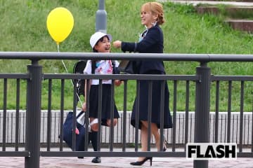 川栄李奈、秋ドラマロケ姿を目撃「2児の母」は子役がかわいくて仕方ない様子…合間には全力でふざけ合い