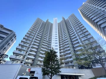 シエルズガーデンエールタワー 8階｜多摩リバーサイドの高台、約19,000㎡超の広大な敷地に聳える、緑豊かなタワーレジデンス。充実した共用施設。南東向きで陽当たり・眺望良好な住戸