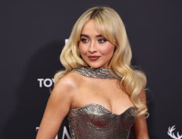 サブリナ・カーペンター、自身初のホストも務めた『SNL』出演を振り返る「人生で最も寝なかった週」
