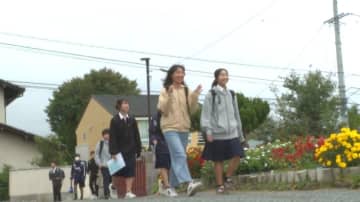 「制服じゃなくていいじゃん」生徒が発案　中学校で「自由服」登校　初日は制服が半数、私服が4分の1　職員・生徒会・PTAに意義を説明「自分らしさやTPOに応じた選択を」