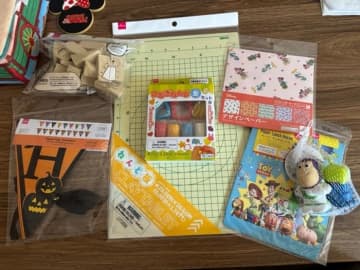 ものまねタレント、『ダイソー』での購入品を多数公開「百均くるとお目当て以外のもの買いがち」
