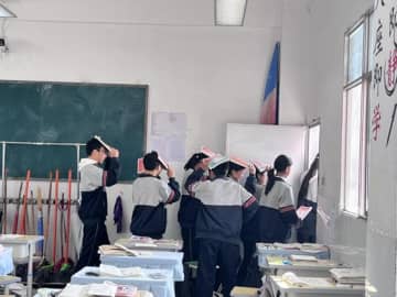 教師と生徒4700人が地震の避難にかかった時間はわずか50秒―中国
