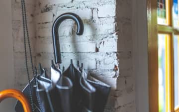 使わなくなった傘の処分方法は？やってはいけない捨て方も解説