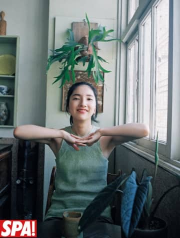 デビュー10周年・仁村紗和が表紙！　新沼希空がグラビア挑戦で“純白ボディ”披露も