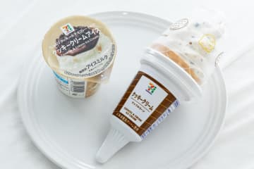 セブン-イレブン「クッキークリーム」アイス、濃厚クリーミーなワッフルコーン＆ザクザククッキー入りカップ