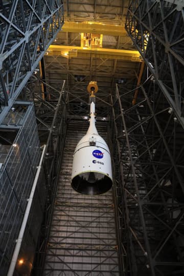 2026年の「Artemis II」で飛行するOrion宇宙船がロケットに搭載　NASA長官代行がSNSで報告