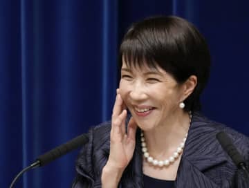 高市首相、力強さアピール笑みも　「日本を諦めない」