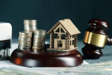 親が認知症になり、不動産業者に「売却できません」と言われました。財産が凍結されるって本当？