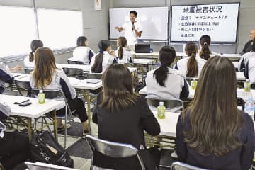 大豊建設／能越道復旧工事現場で女性技術者現場研修開く／１１人が震災対応学ぶ