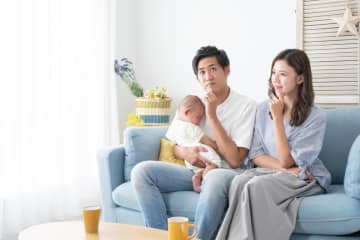 世帯手取りは28万円で1歳の子どもがいます。現在貯蓄はほぼありません。将来的に貯金1,000万円を目指していますが、。現実的に可能な金額でしょうか？
