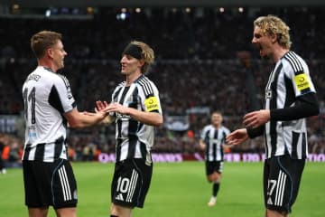 ニューカッスル、ベンフィカを破ってCL連勝！　GKポープが“強肩”スローイングでアシスト記録