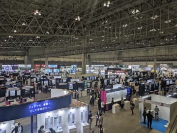 1,000km走れる電動アシスト自転車、シャープのかわいい新ロボ【CEATEC】