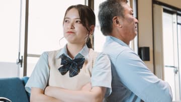 パパ、あんまりだよ…体育祭の打ち上げ〈4,000円〉に「高っ！」と驚愕した50歳父。思わず飛び出た本音が招いた「娘とのすれ違い」