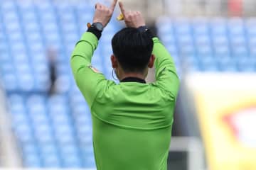 試合開始直後に異例のVAR介入　粋な演出にスタジアム感動「拍手喝采を浴びた」
