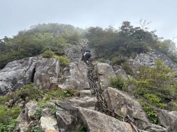 まさに「試される」階段と鎖のオンパレード！ 「石鎚山」ガッツリ登山後のしみしみ温泉＆ビールまで「レポート」