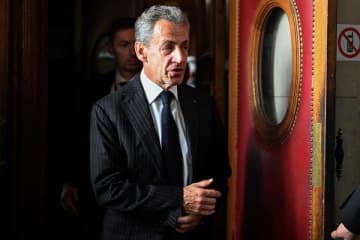 サルコジ仏元大統領が収監、刑務所生活がスタート