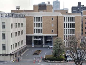 母娘が恐怖…寝ていると窓が割れ、男ら襲いかかる　深夜に自宅で　口ふさぎ暴行した21歳と25歳に懲役6年、35歳に懲役8年　「軽い程度」と減刑を求めた弁護士　裁判長「まだ社会復帰できる年齢。しっかり反省を」