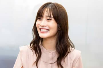 35歳グラドル・高橋凛、背中全開の写真集発売を報告「これまでにない衣装に挑戦」　祝福の声も