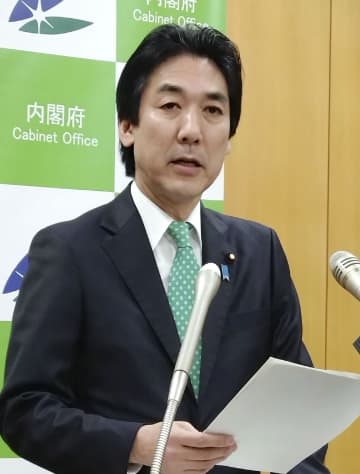 企業賃上げを引き続き支援　城内経済財政相