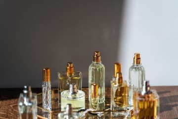香水のびんは不燃ごみ？それともリサイクル？ゴミ清掃芸人が「正しい処分法」を紹介