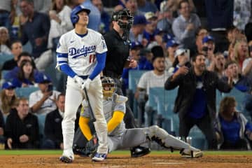 ドジャース大谷翔平「歴史的３発目」のお値段  “５０―５０”の４４０万ドル超え確実