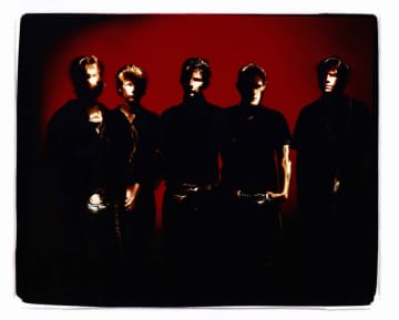 カーディナルズ、2026年2月リリースのデビュー・アルバムから新曲「The Burning Of Cork」のミュージック・ビデオを公開