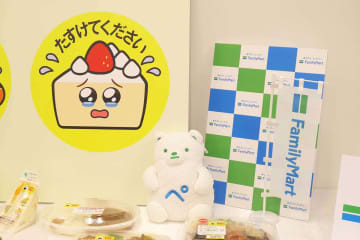 ファミマ「涙目シール」、パン・肉・魚など新キャラ追加　フリー素材化