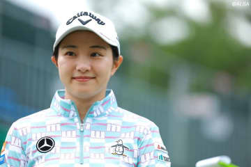 三浦桃香が衝撃の“ギプス姿”で登場「自転車で横転してしまい左の肘にヒビが…」
