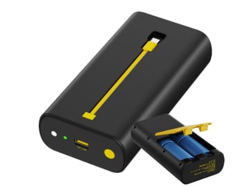 乾電池式スマホ充電器　USB-Cケーブル内蔵で緊急時も安心