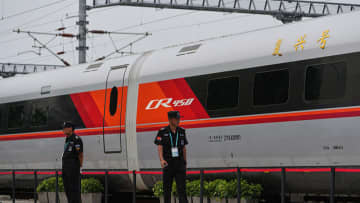 中国、「世界最速」新型高速鉄道CR450に重要な進展