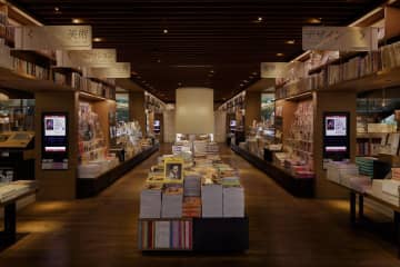 代官山 蔦屋書店で“夜間読書”イベント、閉店後の店内で本＆ビールを満喫