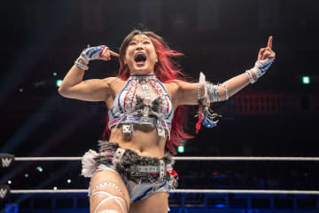 【WWE】イヨ・スカイ、王座奪還ならずも…中邑＆AJと共に“フィナーレ”に登場！2日間の最後を笑顔で締めくくる